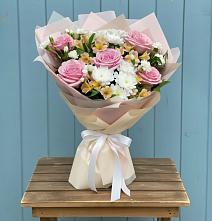 Букет цветов из:  Гвоздики, Орхидеи и Розы в Козет
