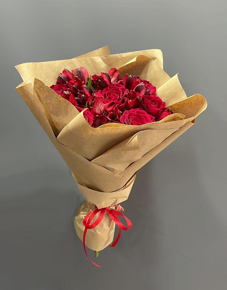 Букет цветов из: Альстромерии и Розы в Козет