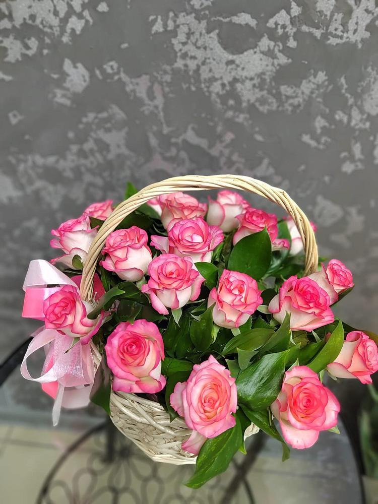 Цветочная композиция из Розы в корзине в Козет