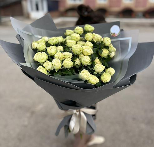 Букет Белые кустовые розы Солинеро в Козет
