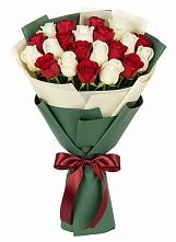 Букет Микс из красных и белых роз в Козет