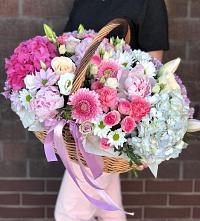 Цветочная композиция из Розы, Хризантемы, Пионы и Лизиантусы в корзине #REPLACE_PRED# Козет