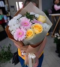 Букет цветов из:  Герберы, Розы и Хризантемы в Козет