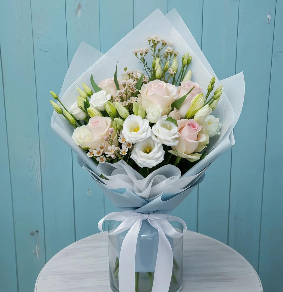 Букет цветов из: Розы и Лизиантусы в Козет