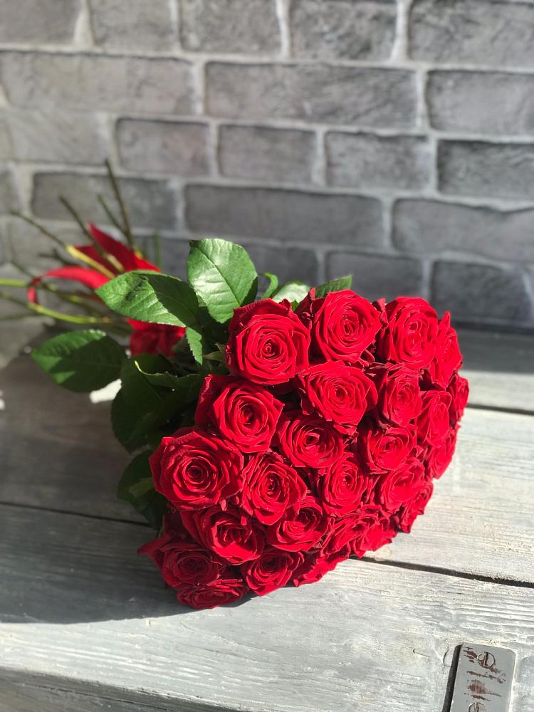 Букет Красные розы Фридом в Козет