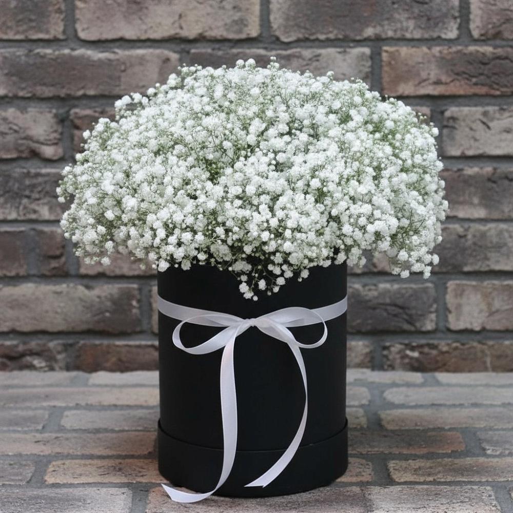 Цветочная композиция из Гипсофила в шляпной коробке в Козет