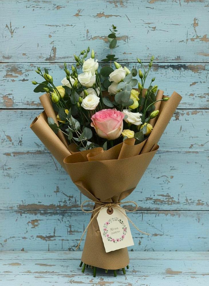 Букет цветов из: Розы и Лизиантусы в Козет