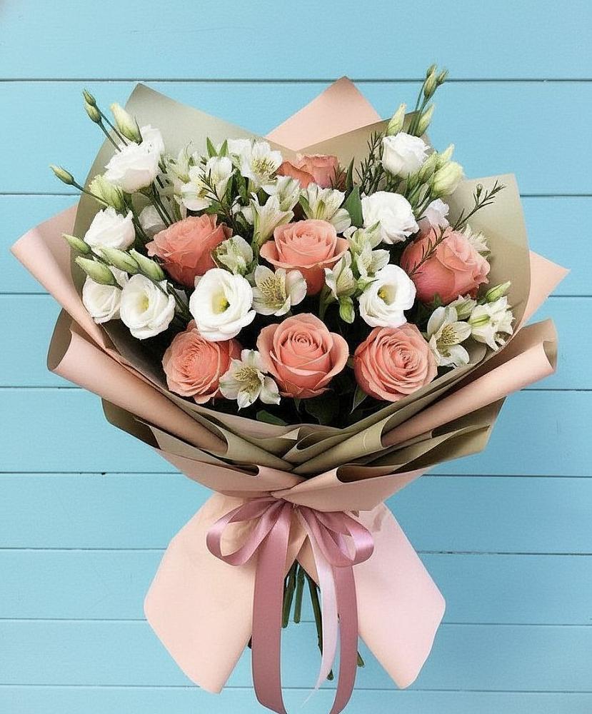 Букет цветов из: Розы, Альстромерии и Лизиантусы в Козет
