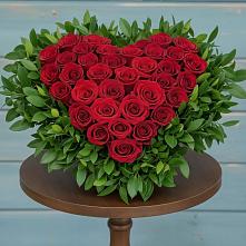 Цветочная композиция из Розы в виде сердца в Козет