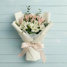 Букет цветов из:  Альстромерии в Козет