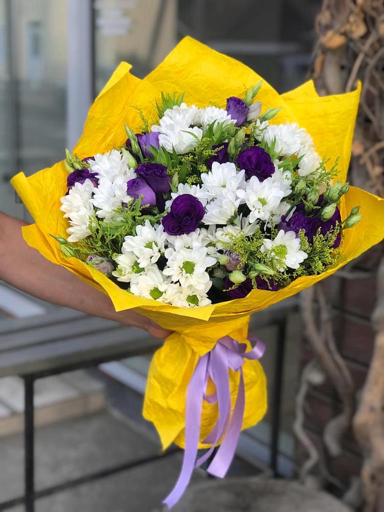 Букет цветов из: Ирисы, Хризантемы и Ромашки в Козет
