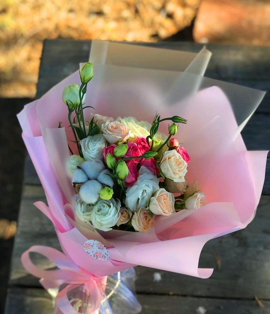 Букет цветов из: Розы и Лизиантусы в Козет