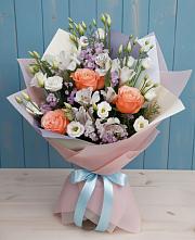 Букет цветов из:  Лизиантусы, Розы, Альстромерии и Гипсофила в Козет