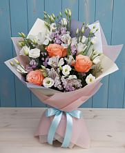 Букет цветов из:  Лизиантусы, Розы, Альстромерии и Гипсофила в Козет