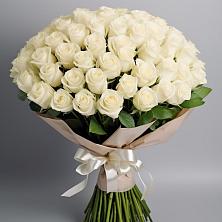 Букет 101 беля роза Белоснежка в Козет