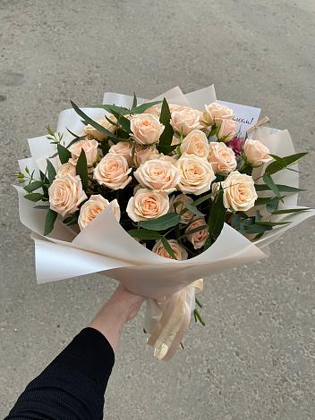 Букет Кремовые розы Латте в Козет