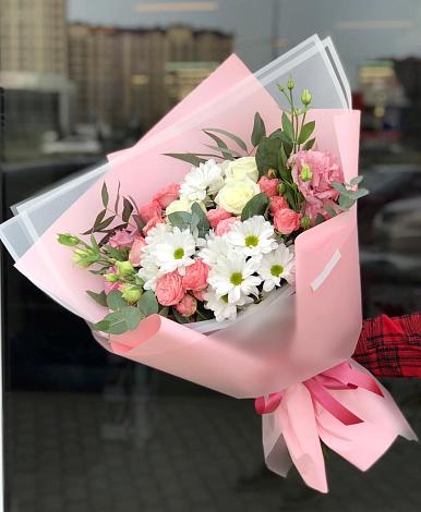 Букет цветов из: Розы, Лизиантусы и Хризантемы в Козет