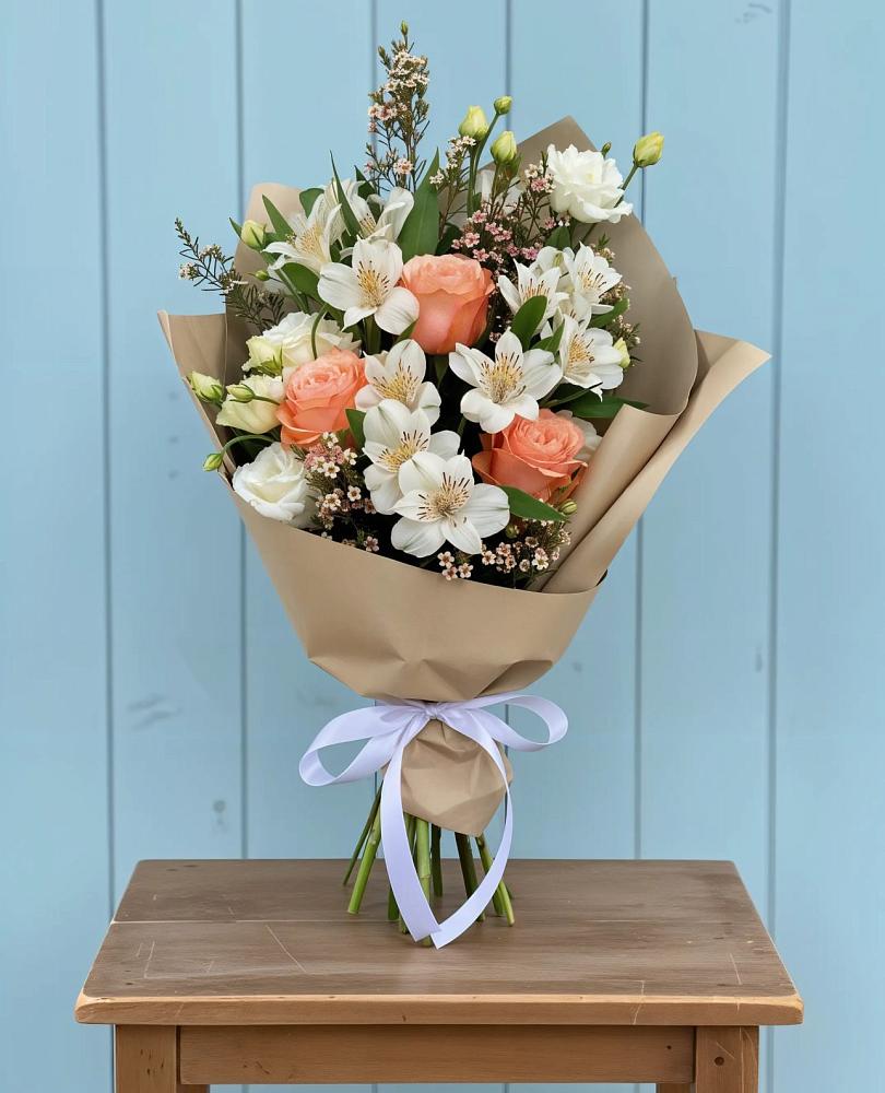 Букет цветов из: Альстромерии, Лизиантусы, Розы и Хризантемы в Козет