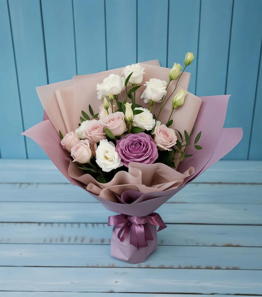 Букет цветов из: Розы и Лизиантусы в Козет